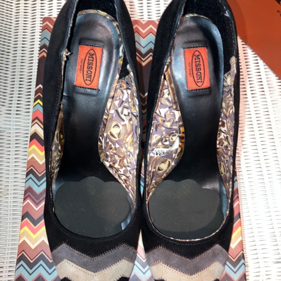 Missioni for Target Heels Brown Suede Chevron/Herringbone Pattern - Picture 7 of 16